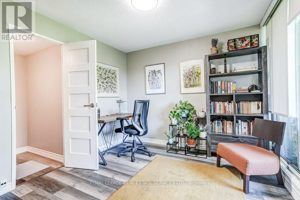 #402 3590 KANEFF CRESCENT - 15