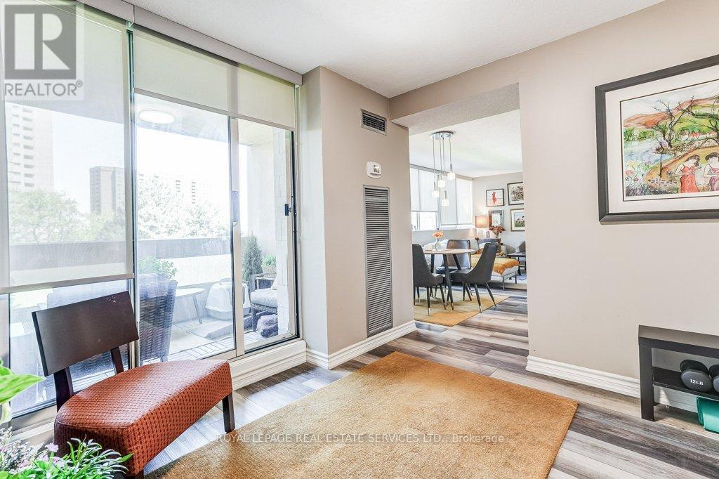 #402 3590 KANEFF CRESCENT - 16