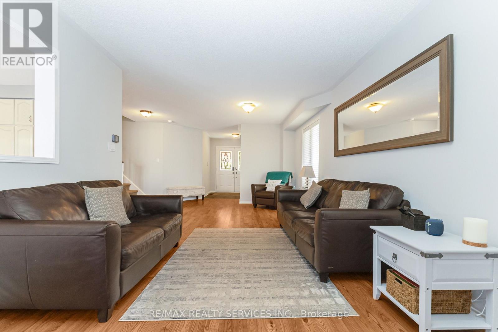 295 QUEEN MARY DRIVE - 12