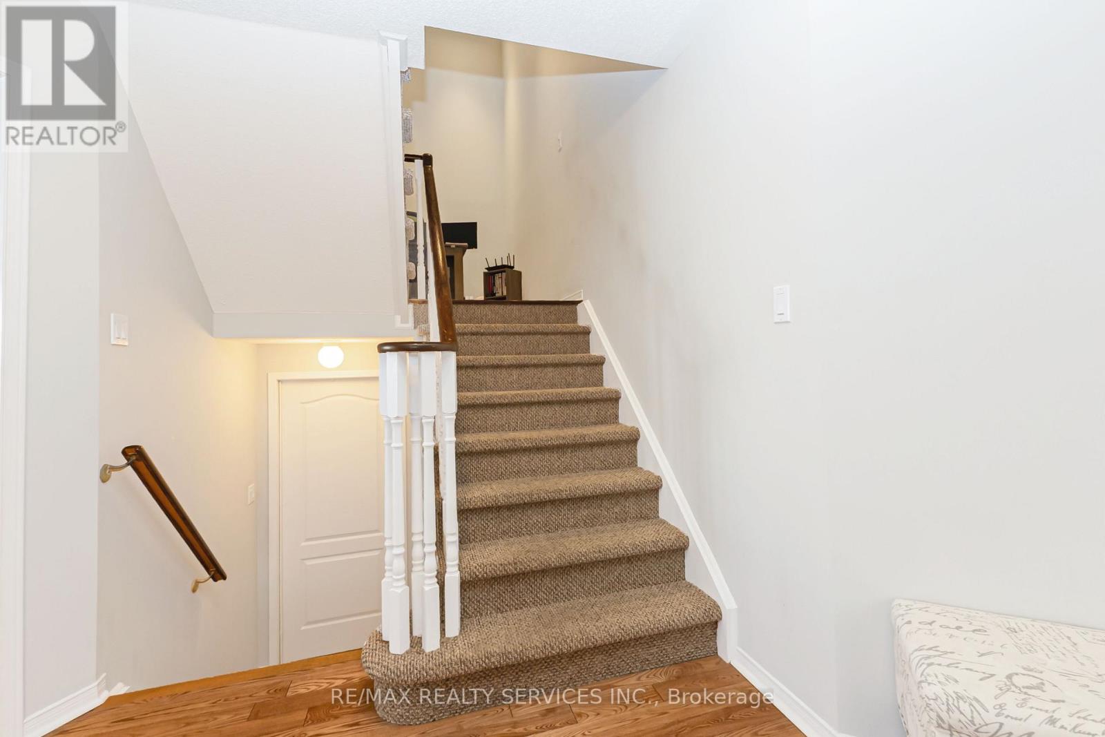 295 QUEEN MARY DRIVE - 23