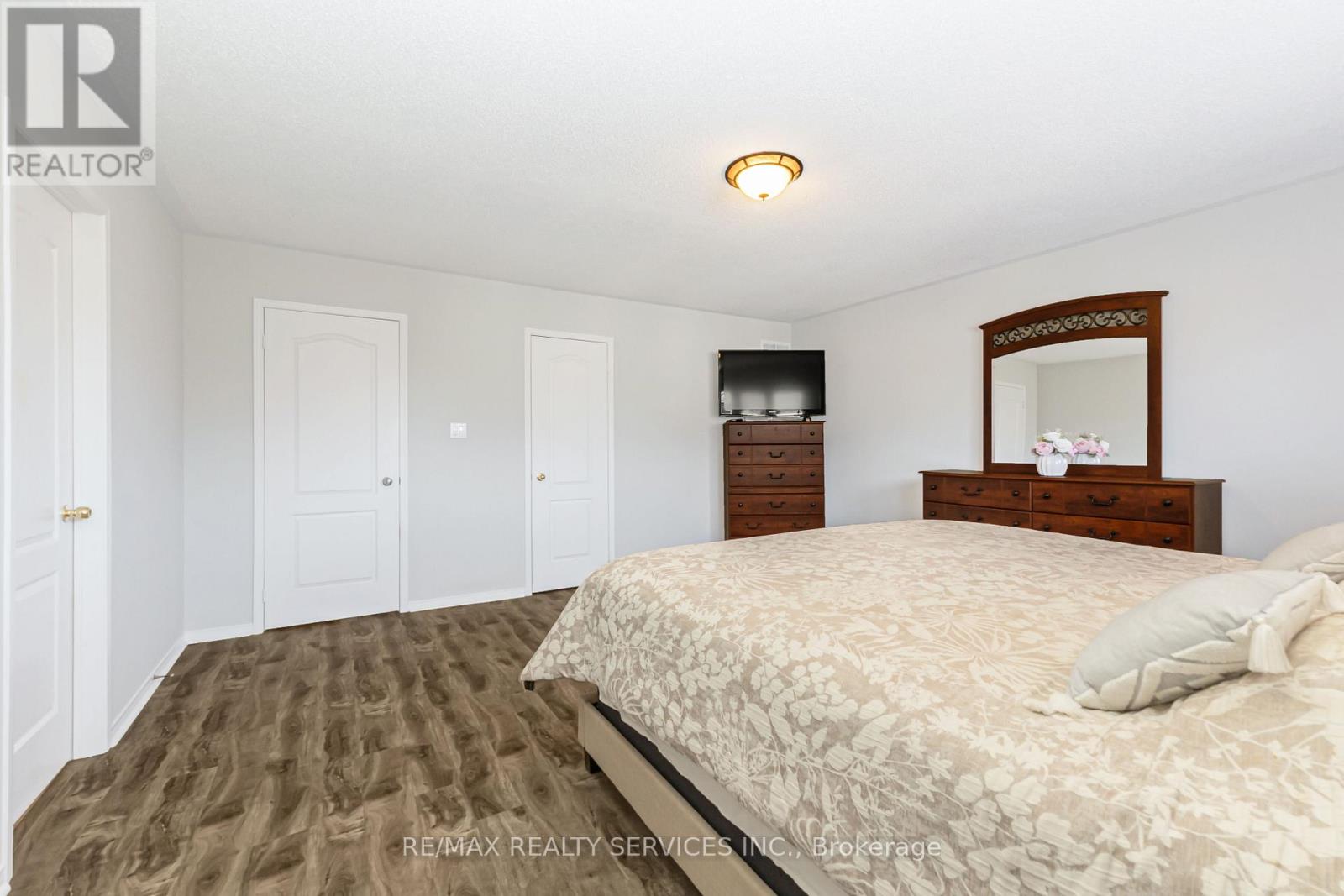 295 QUEEN MARY DRIVE - 27