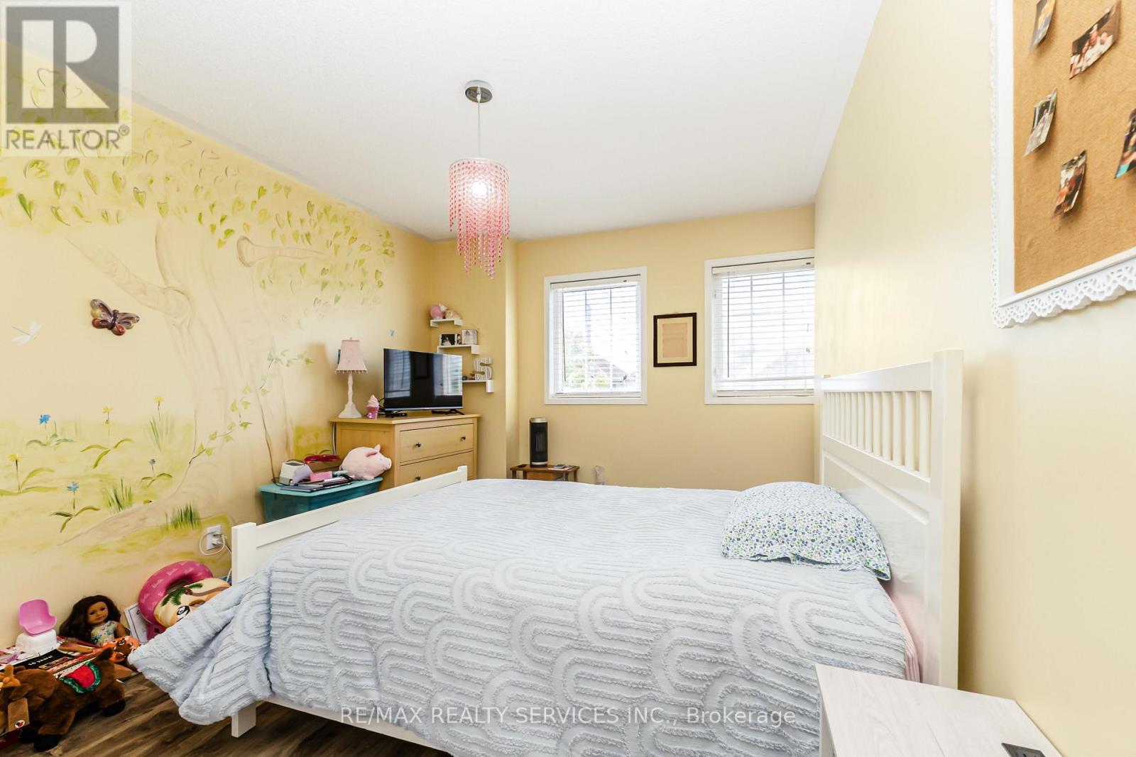 295 QUEEN MARY DRIVE - 31