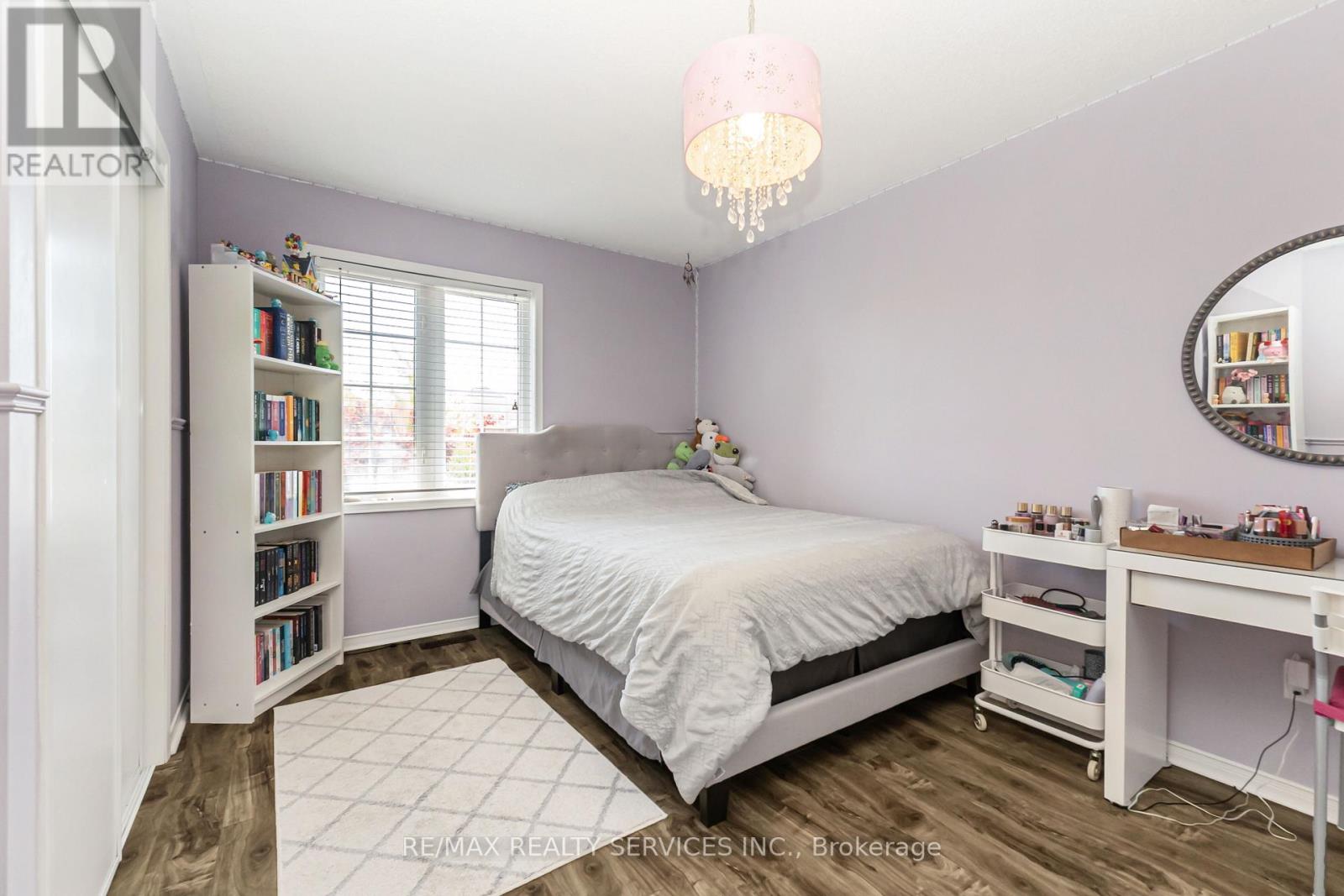 295 QUEEN MARY DRIVE - 32