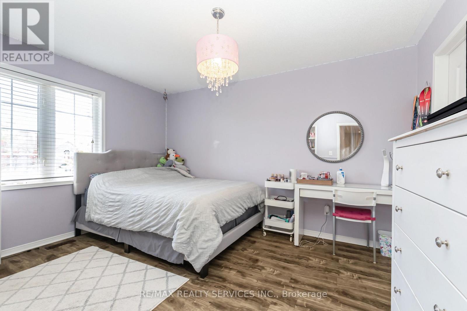 295 QUEEN MARY DRIVE - 33