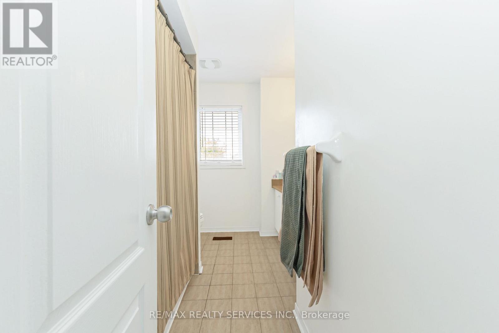 295 QUEEN MARY DRIVE - 36
