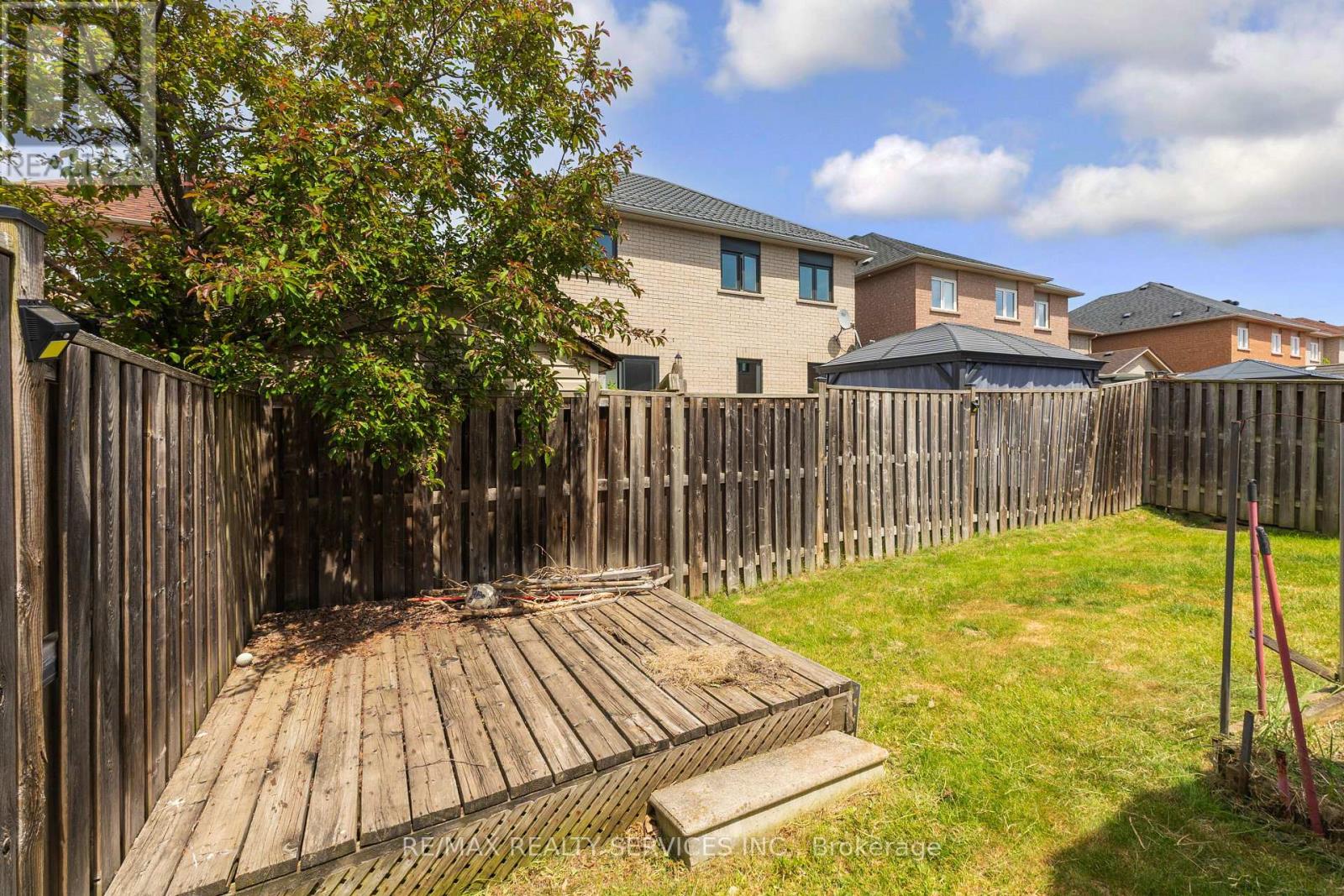 295 QUEEN MARY DRIVE - 39