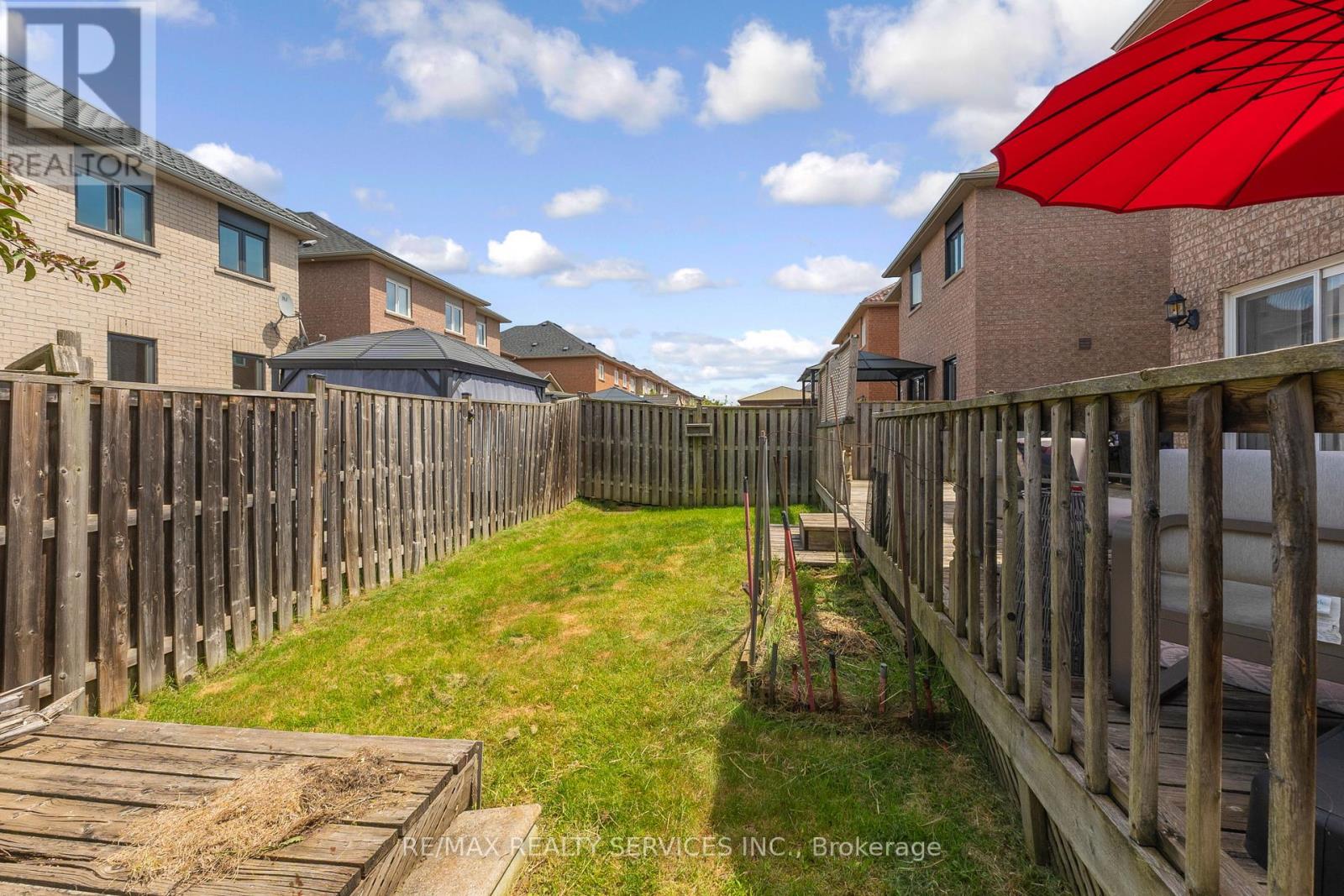295 QUEEN MARY DRIVE - 40