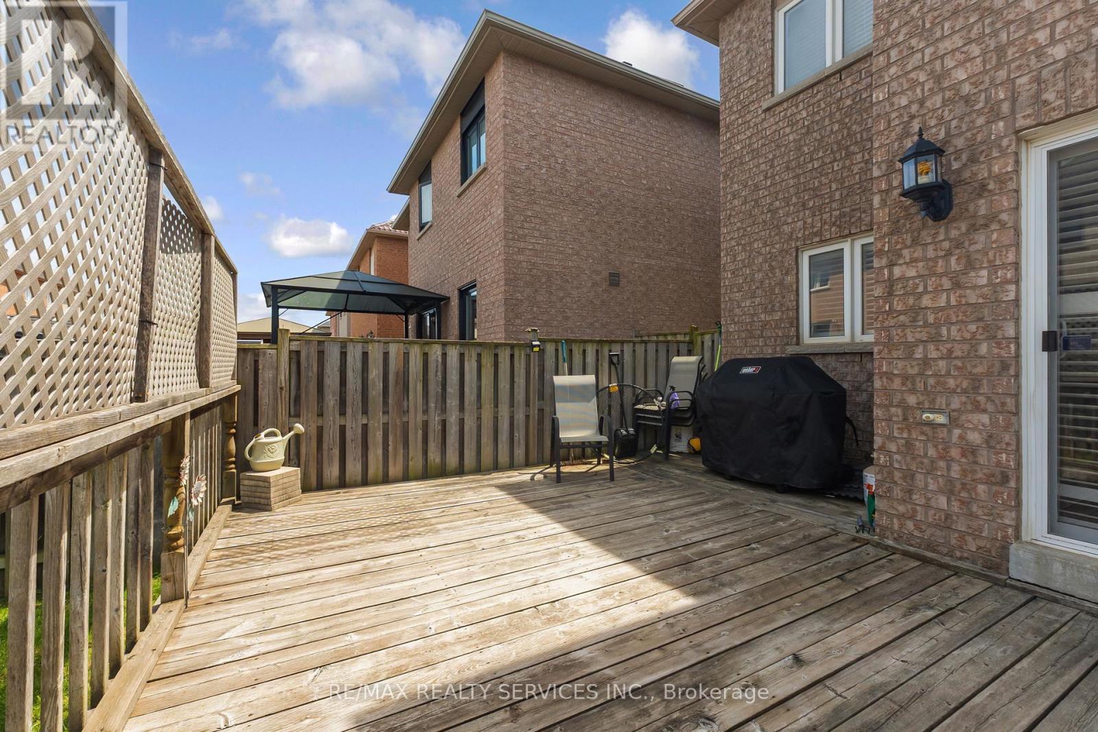 295 QUEEN MARY DRIVE - 43