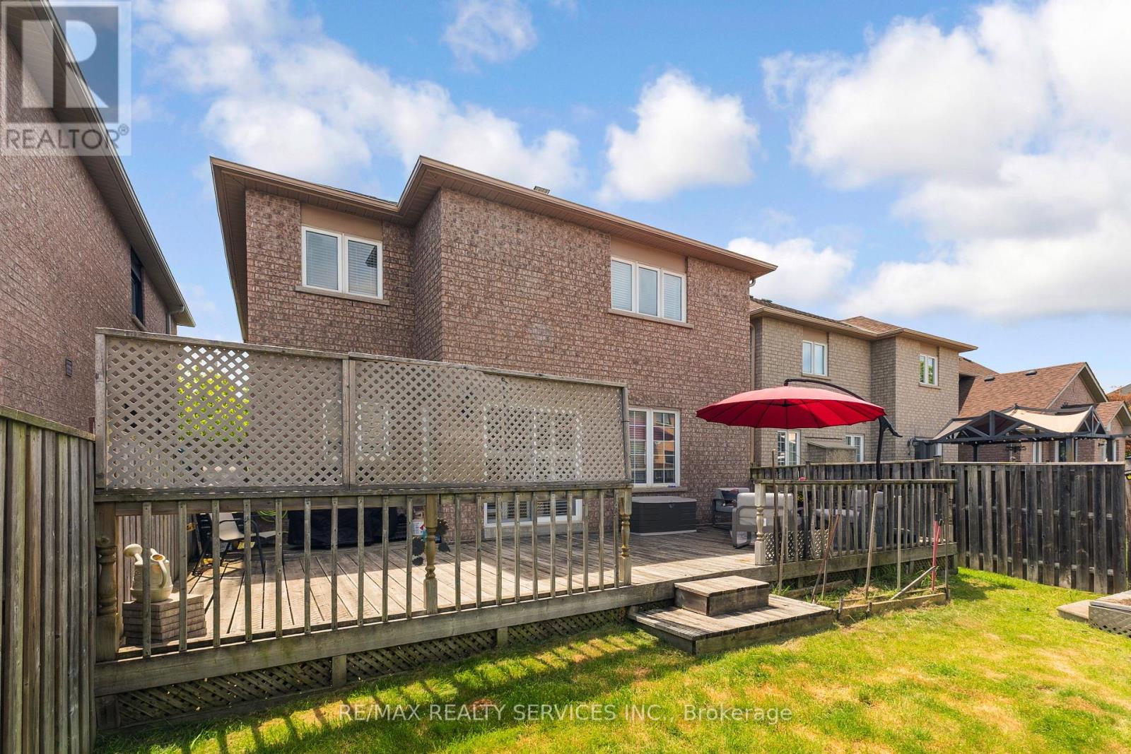 295 QUEEN MARY DRIVE - 44