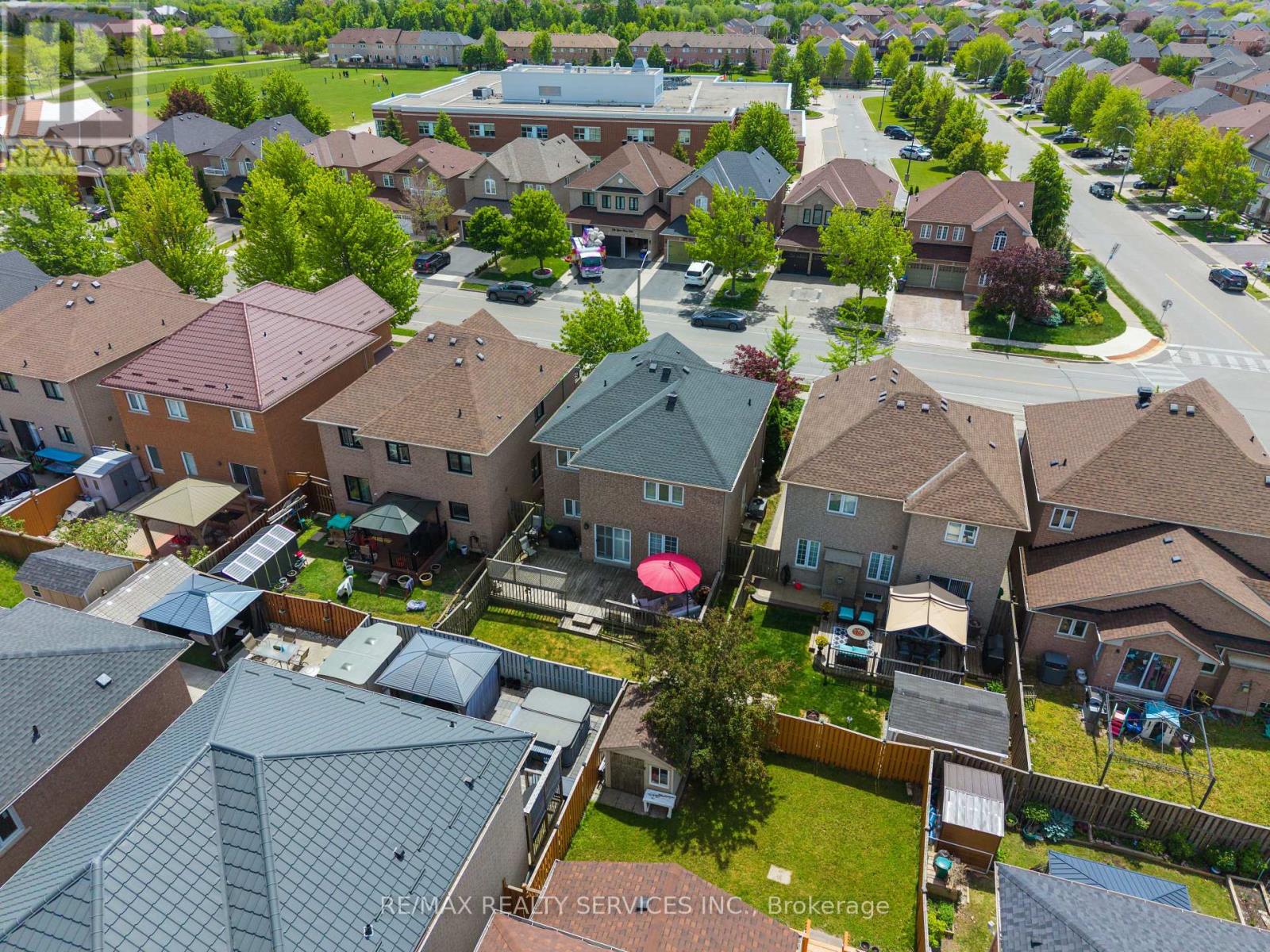 295 QUEEN MARY DRIVE - 46
