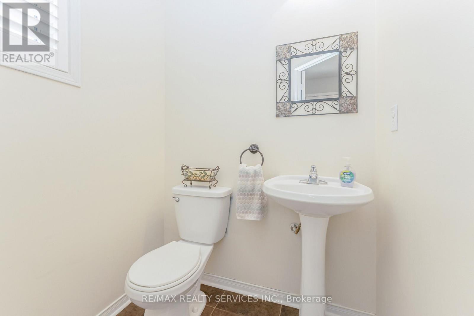 295 QUEEN MARY DRIVE - 6