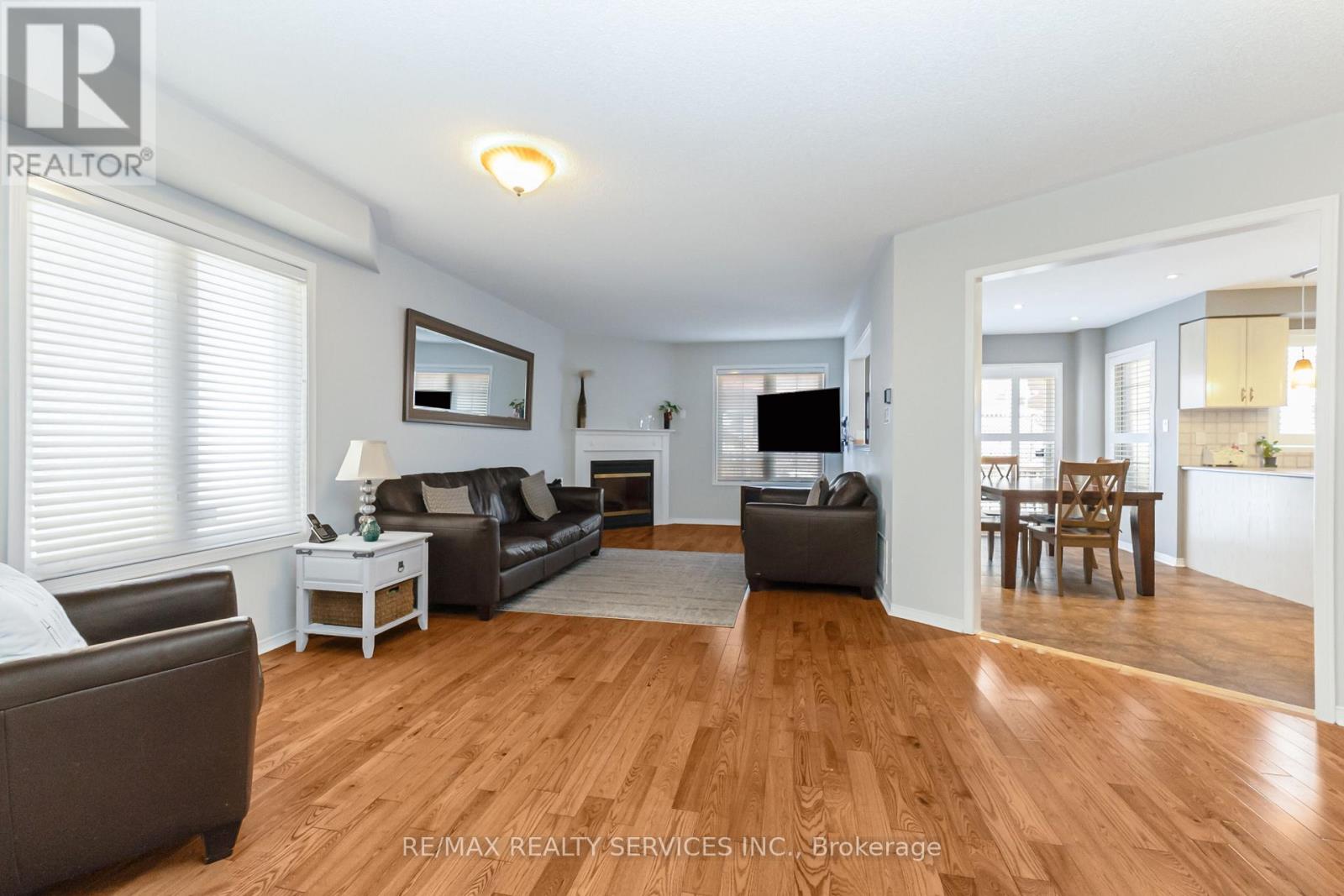 295 QUEEN MARY DRIVE - 9