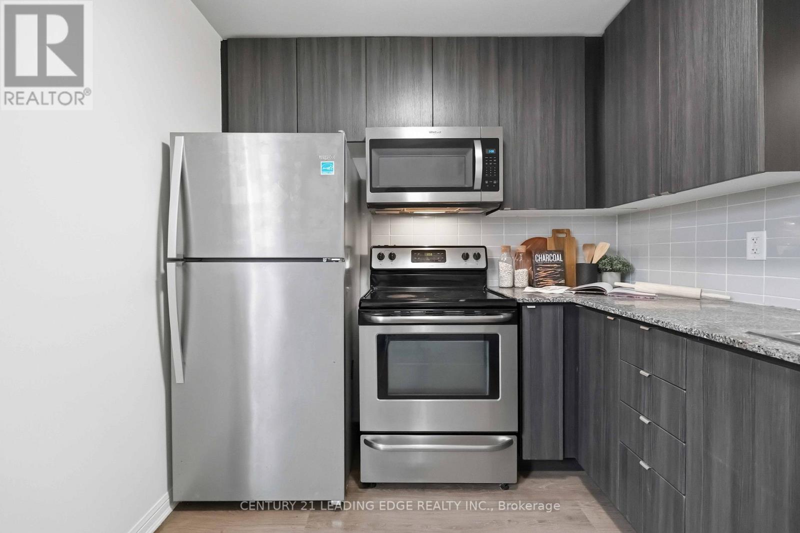 #121 380 HOPEWELL AVENUE - 25