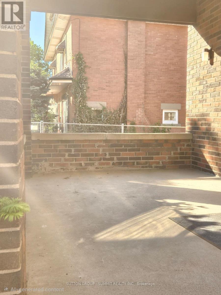 318 QUEEN STREET S - 10