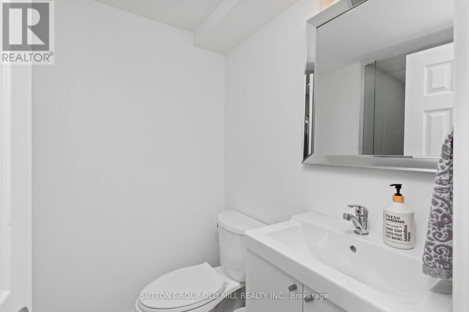 47 ASHFIELD DRIVE - 23