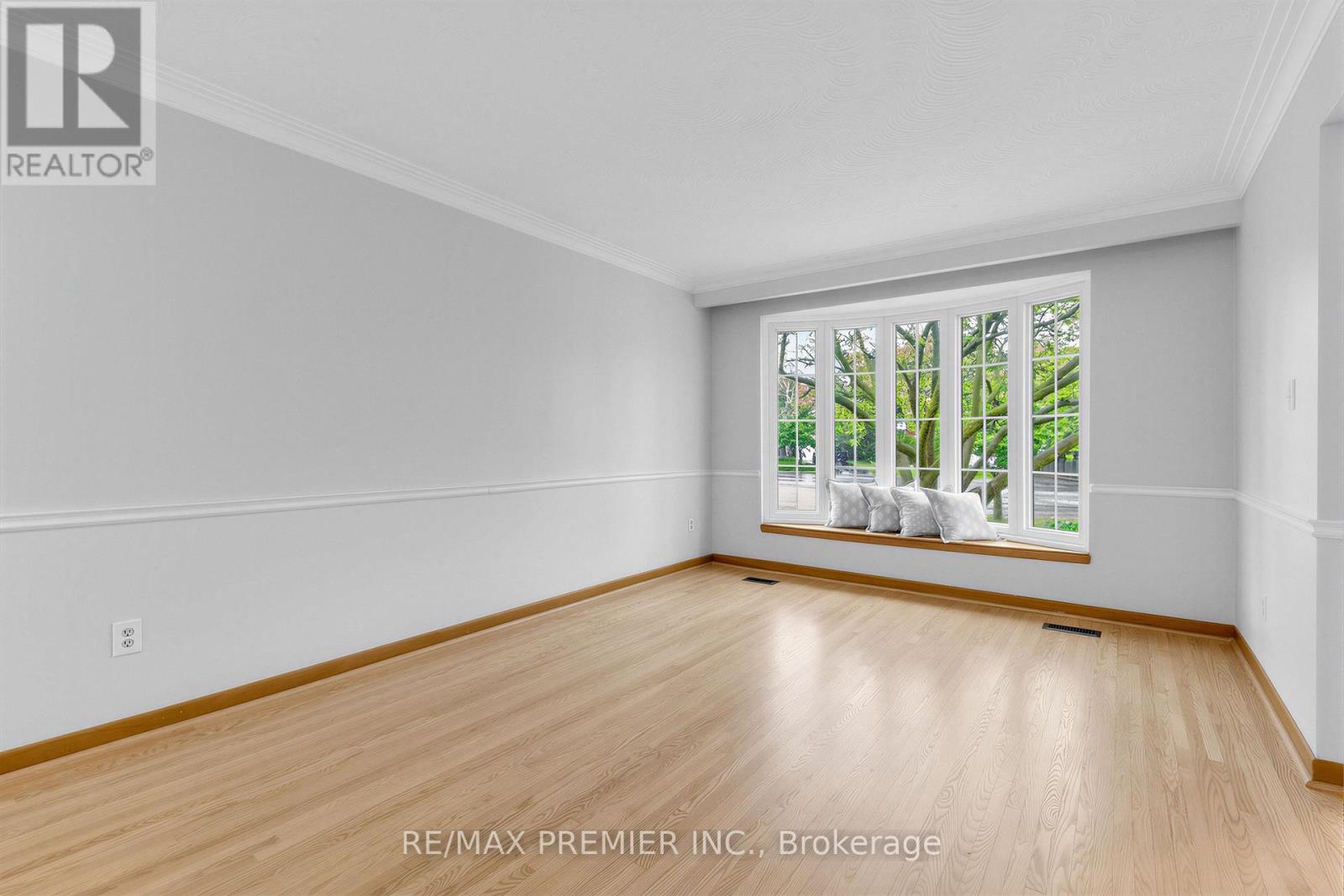 21 HALBADIER PLACE - 10