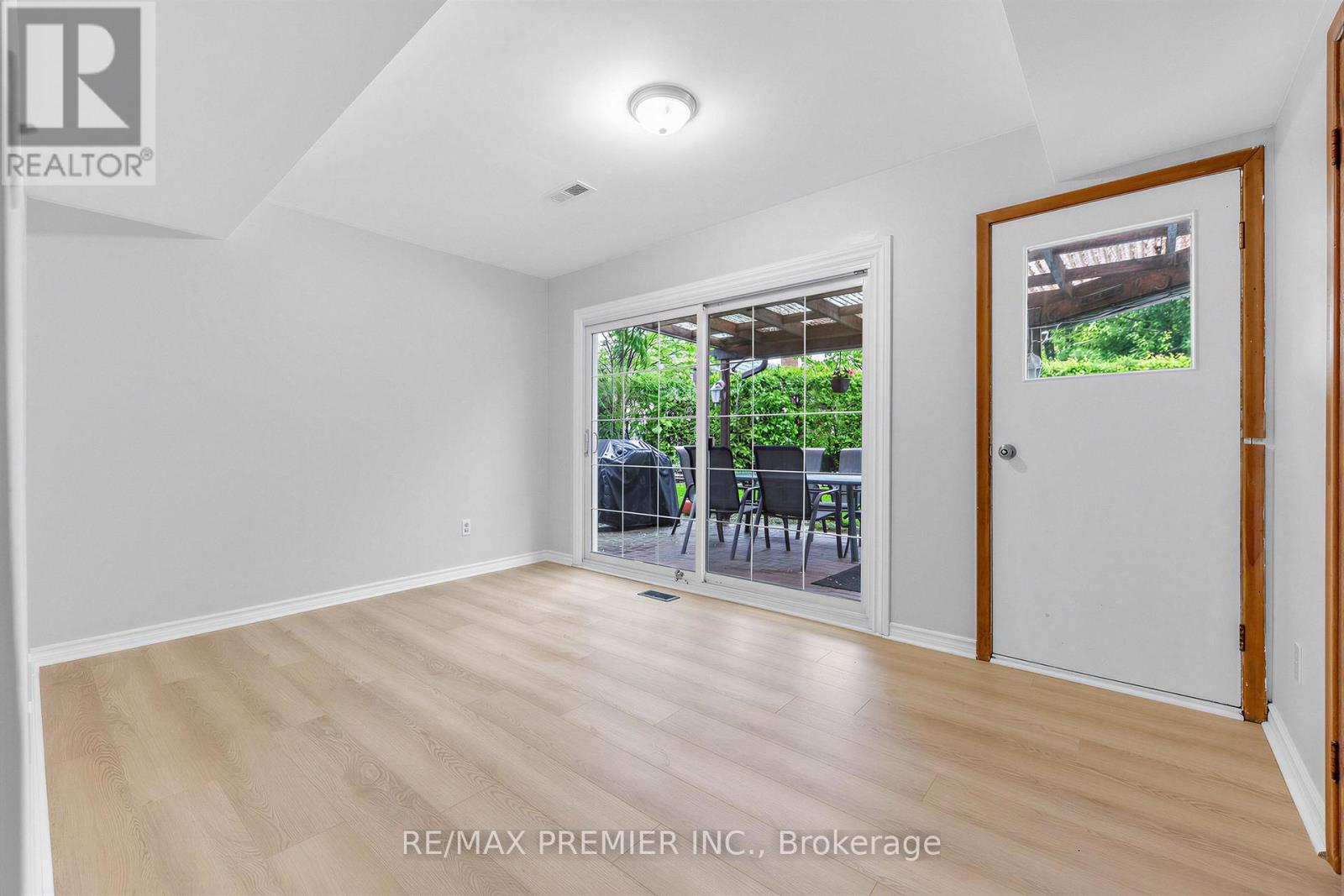 21 HALBADIER PLACE - 37