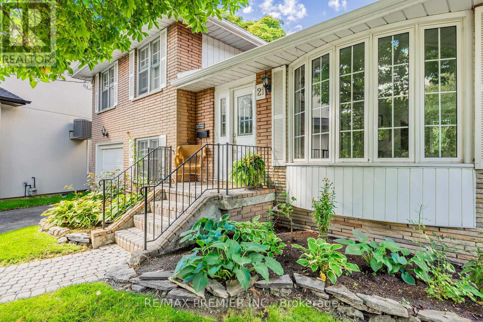 21 HALBADIER PLACE - 6