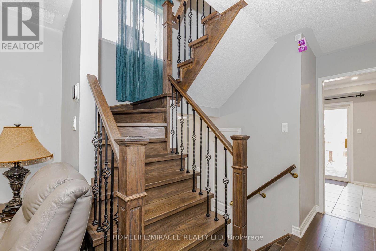 120 VICEROY CRESCENT - 11