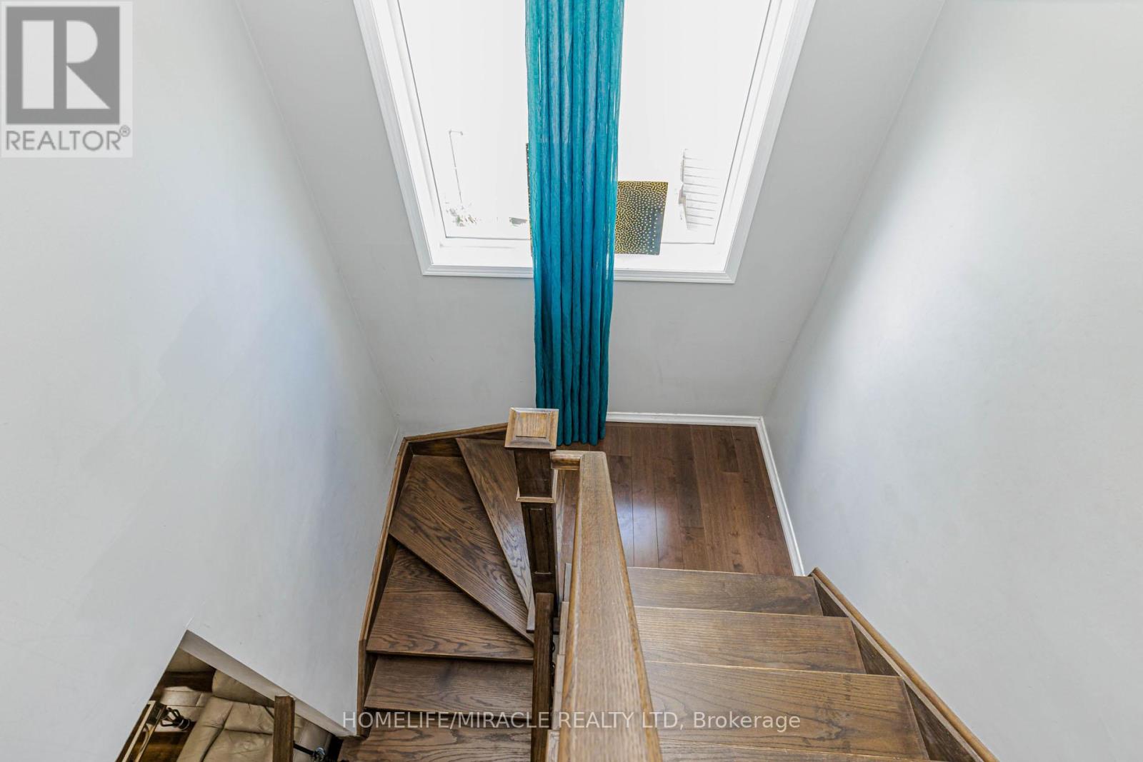 120 VICEROY CRESCENT - 19