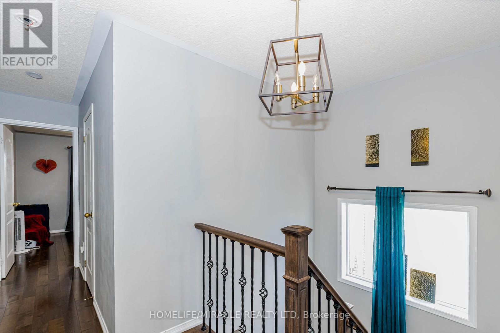 120 VICEROY CRESCENT - 32