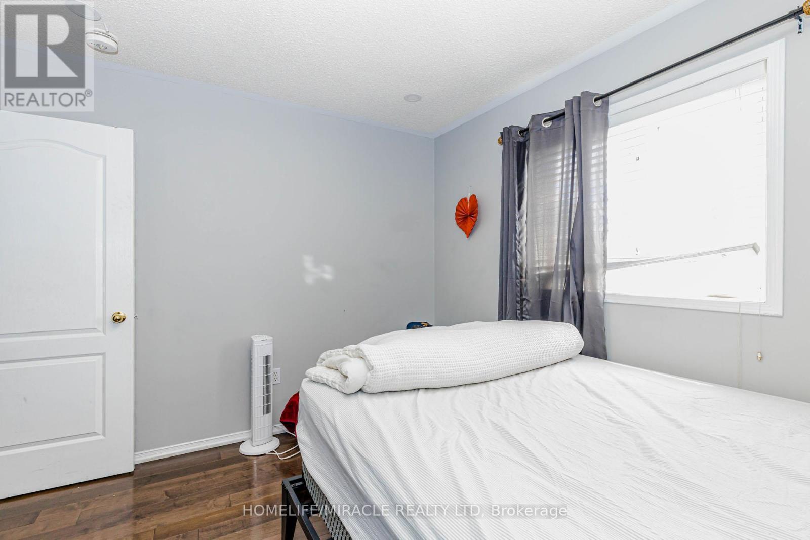120 VICEROY CRESCENT - 35