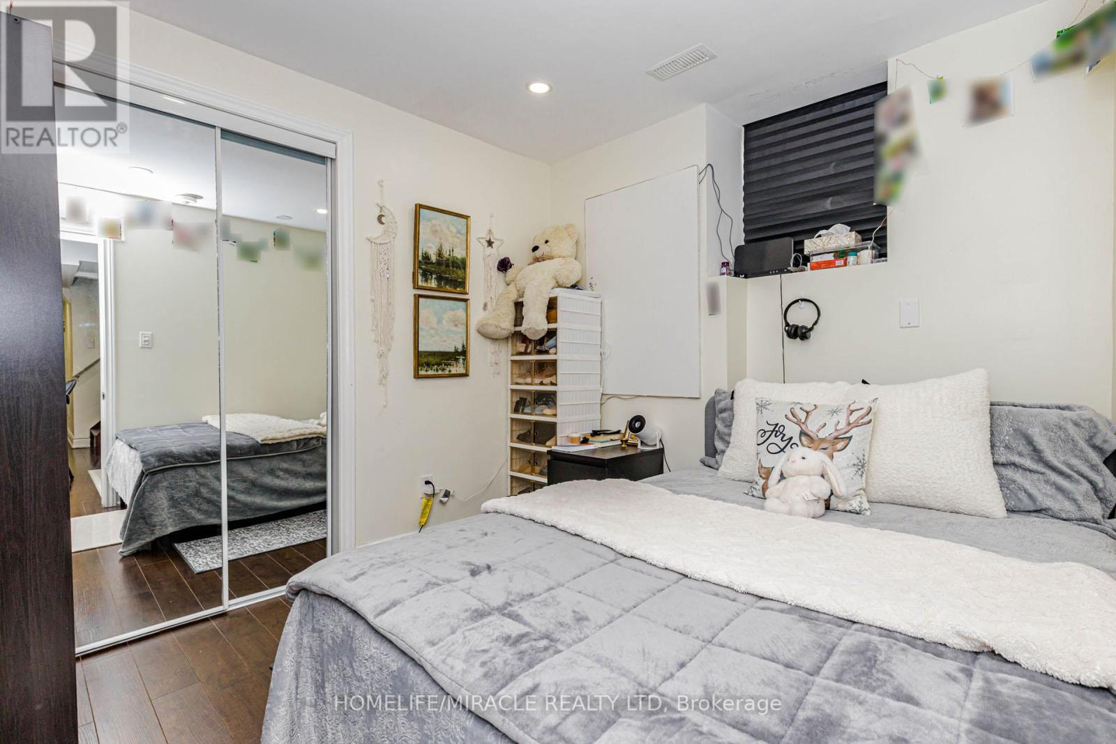 120 VICEROY CRESCENT - 40