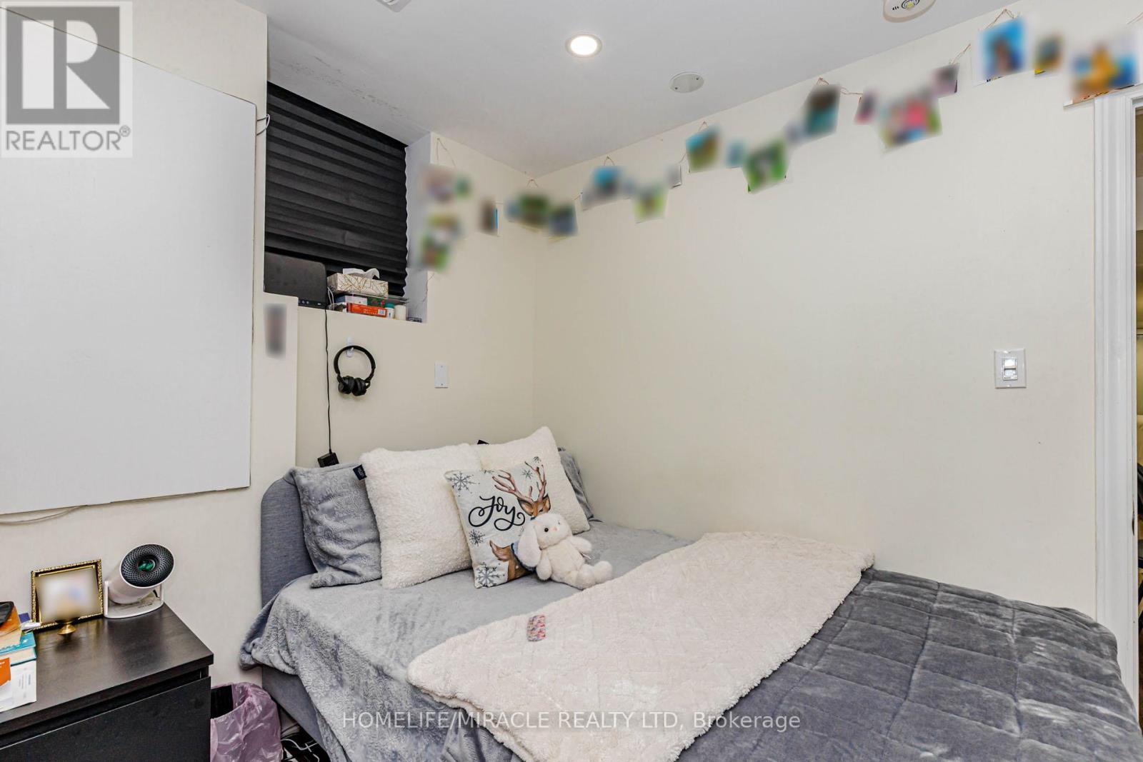 120 VICEROY CRESCENT - 41