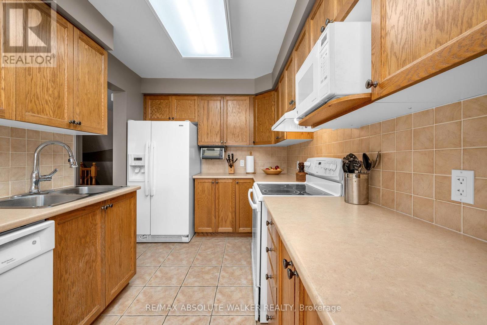 2010 BERGAMOT CIRCLE - 13