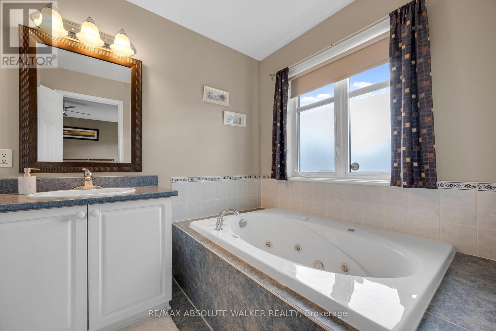 2010 BERGAMOT CIRCLE - 21