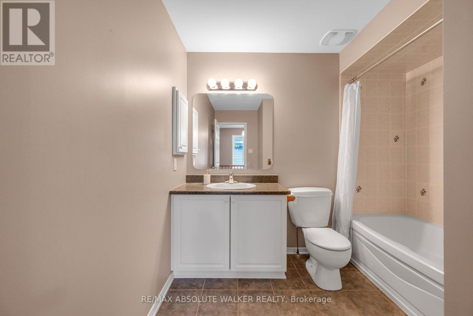 2010 BERGAMOT CIRCLE - 24