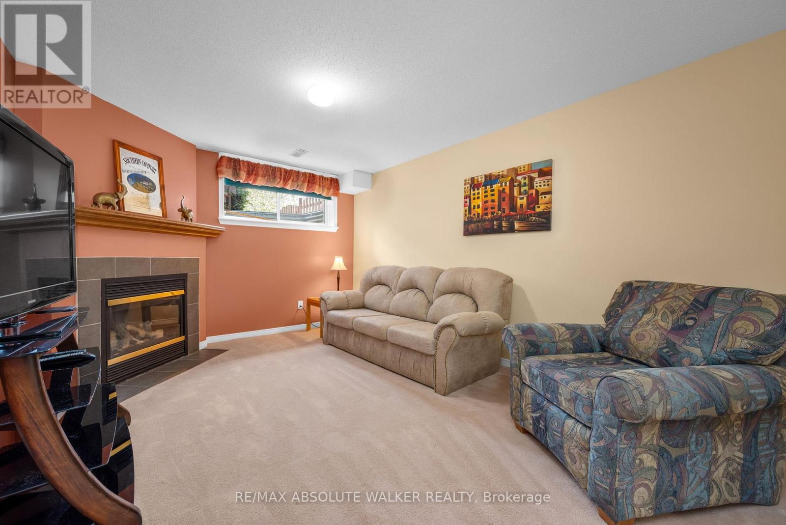 2010 BERGAMOT CIRCLE - 25