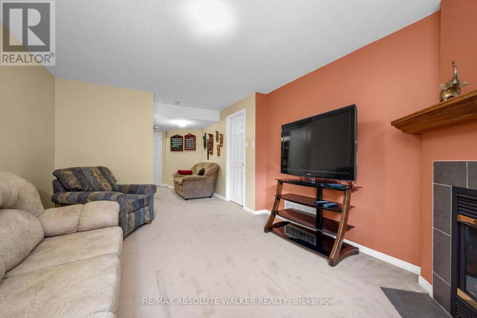 2010 BERGAMOT CIRCLE - 26