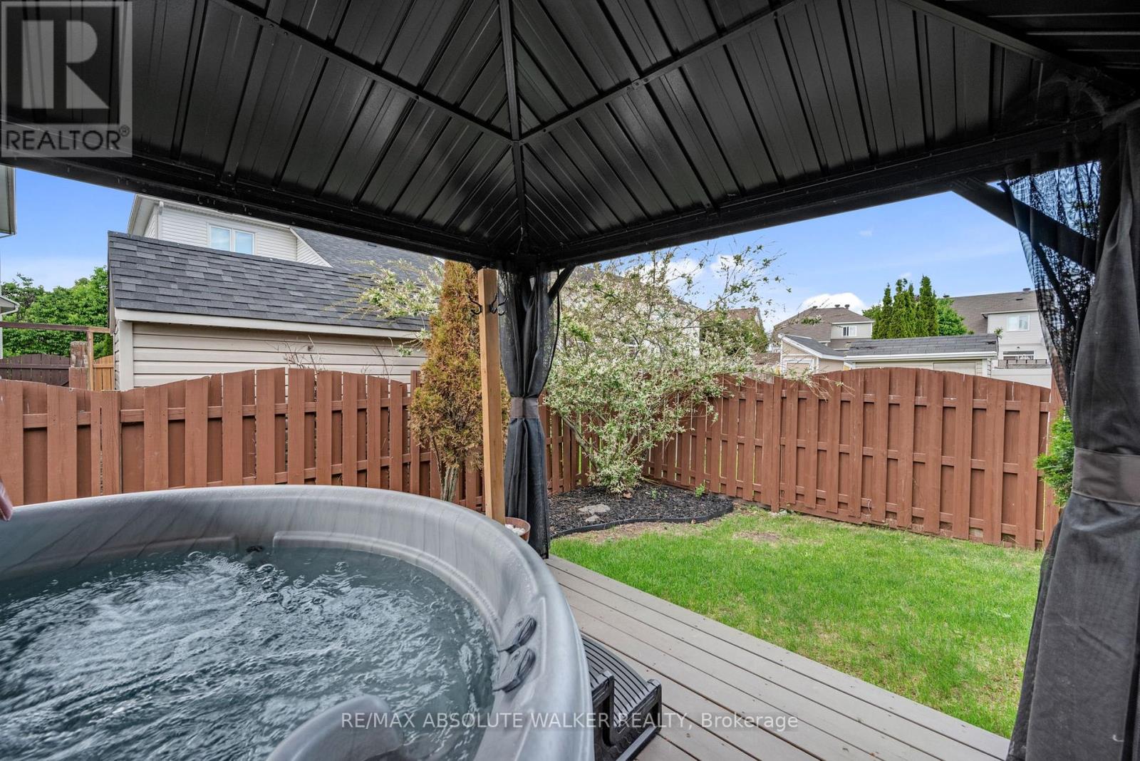 2010 BERGAMOT CIRCLE - 28