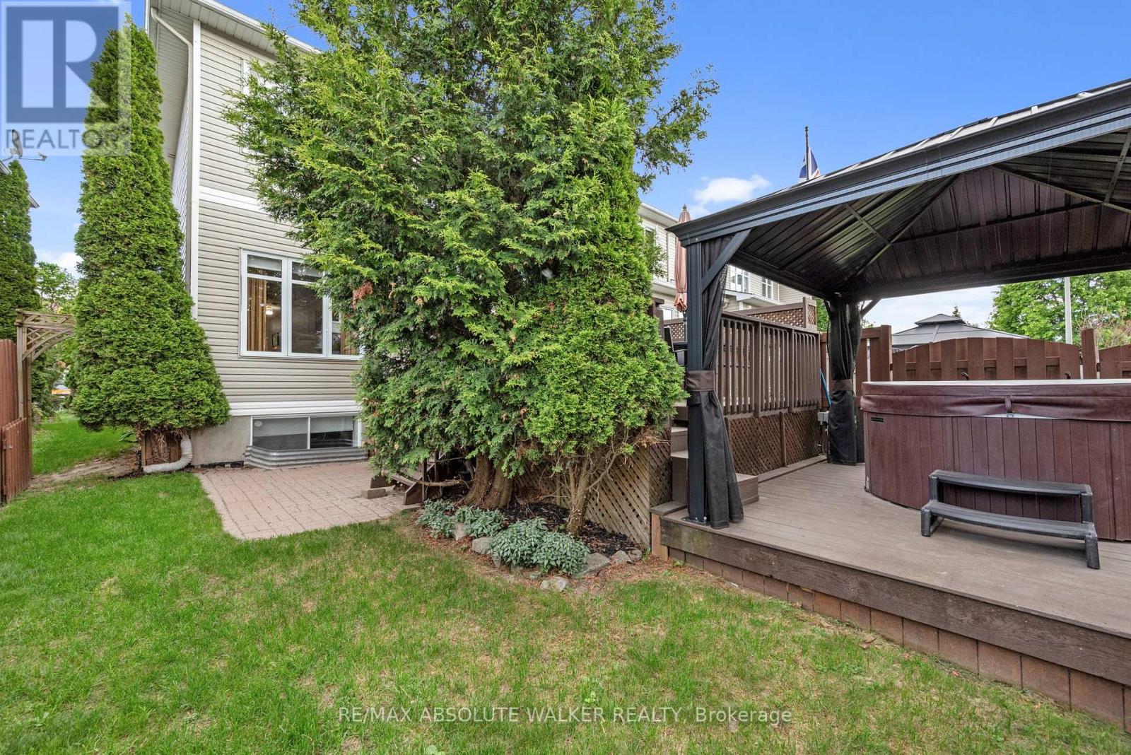 2010 BERGAMOT CIRCLE - 29