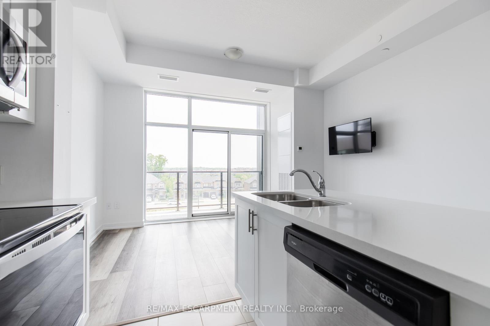 #416 450 DUNDAS STREET E - 18