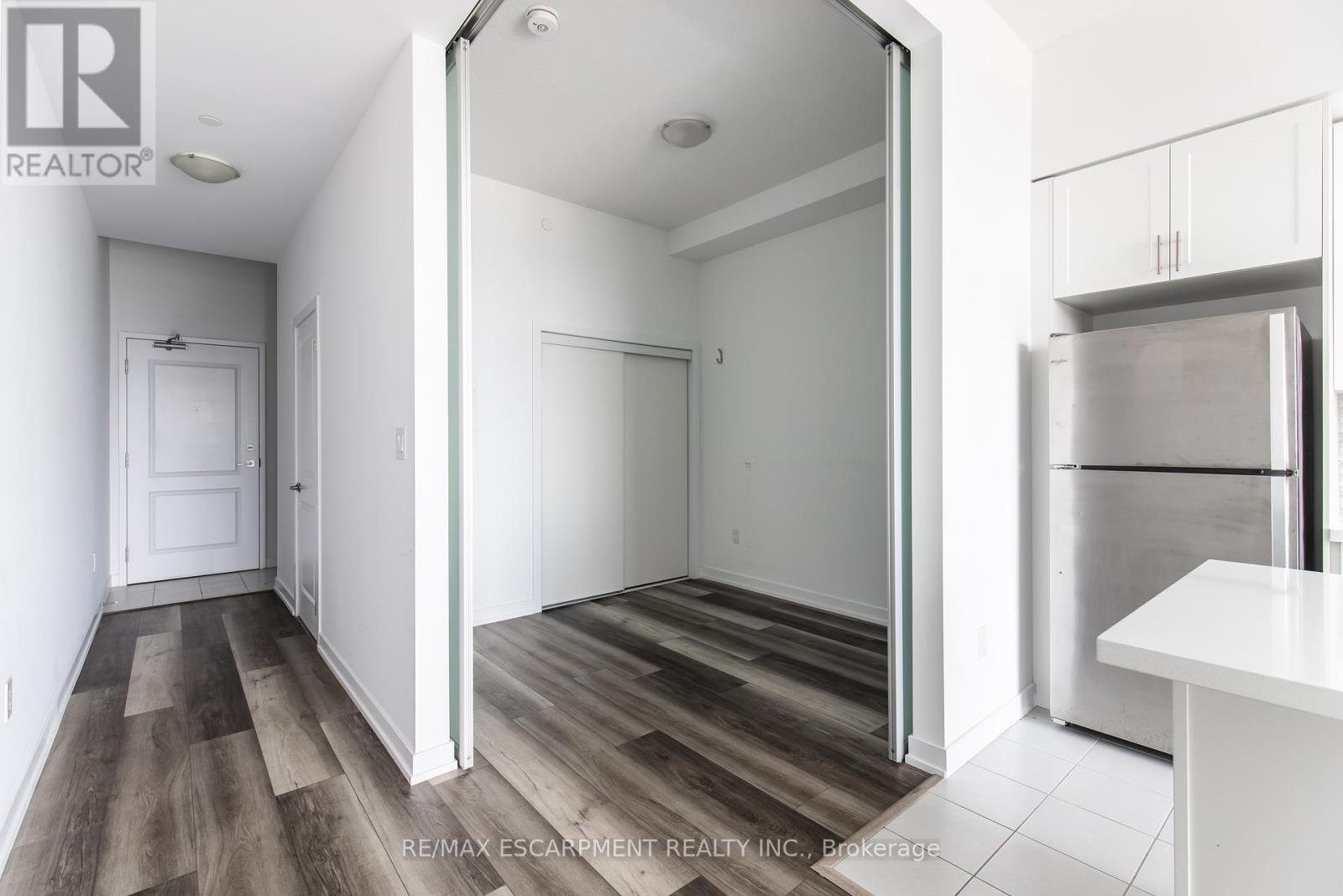 #416 450 DUNDAS STREET E - 3
