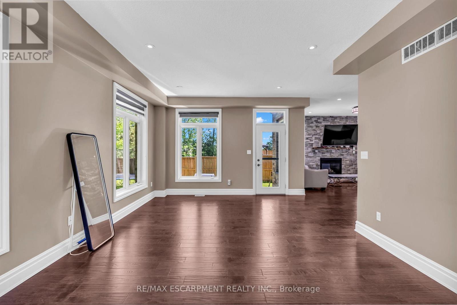 1052 LOFT COURT - 22