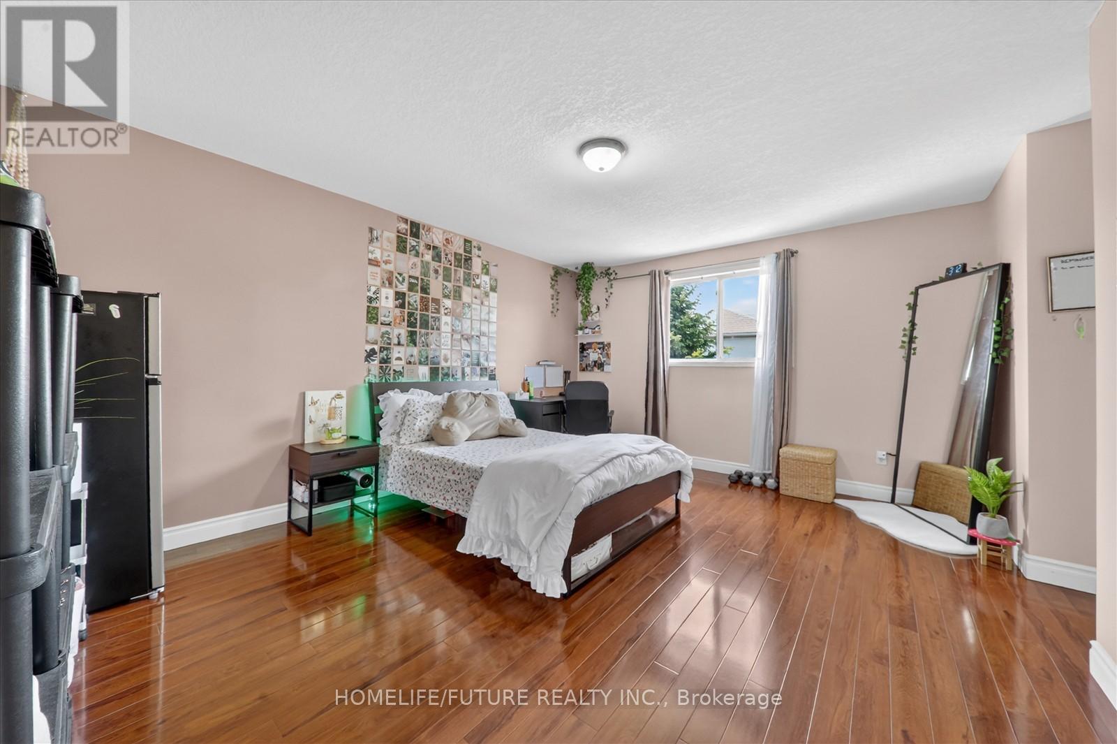 264 HOLBEACH COURT - 21