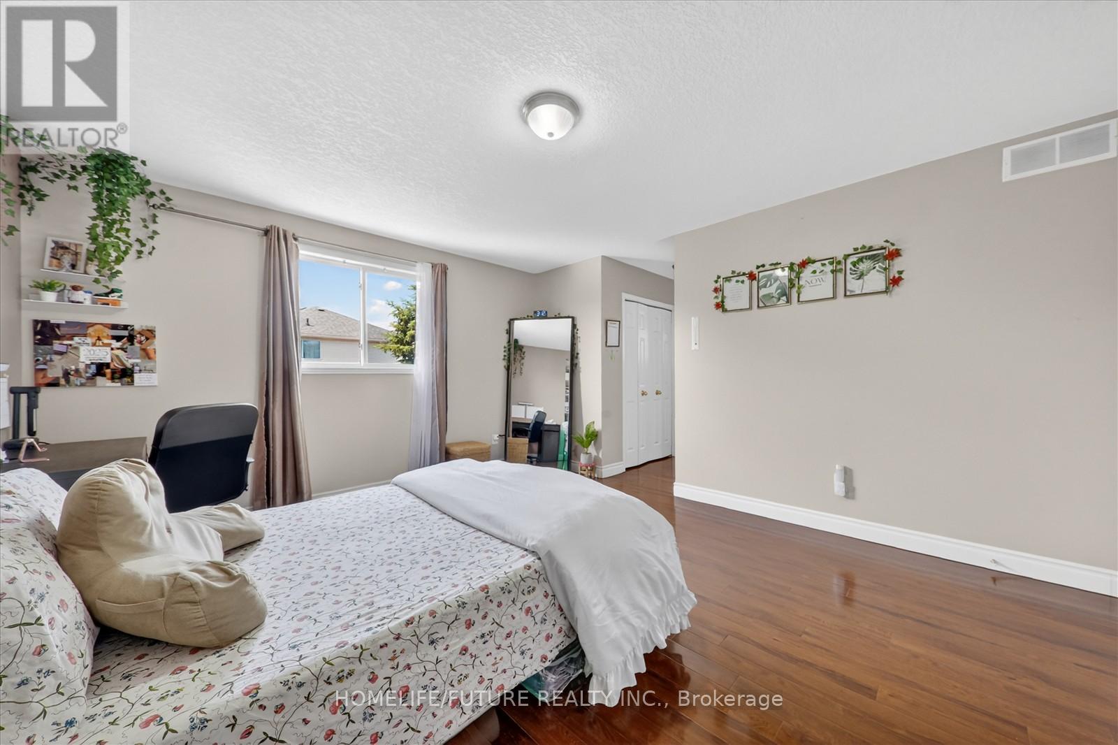 264 HOLBEACH COURT - 22