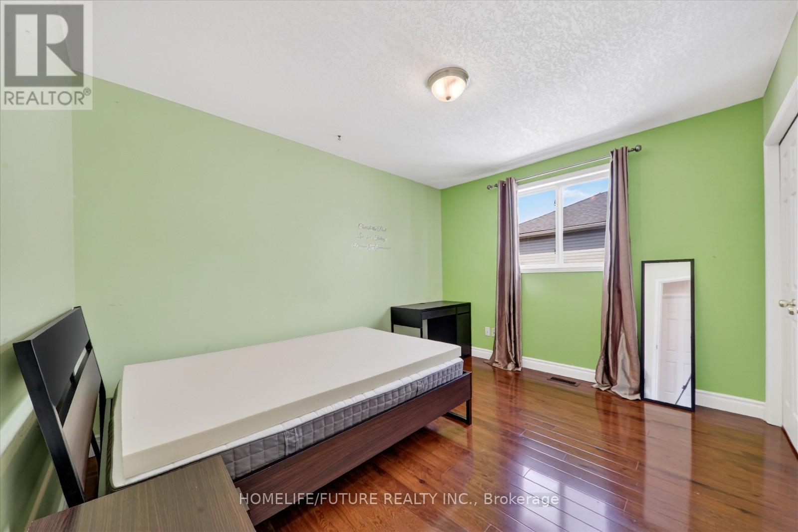 264 HOLBEACH COURT - 25