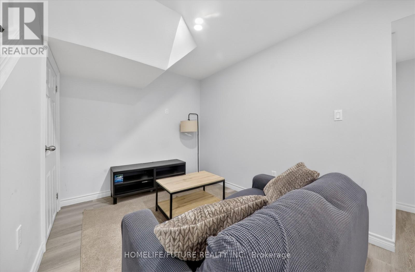264 HOLBEACH COURT - 32