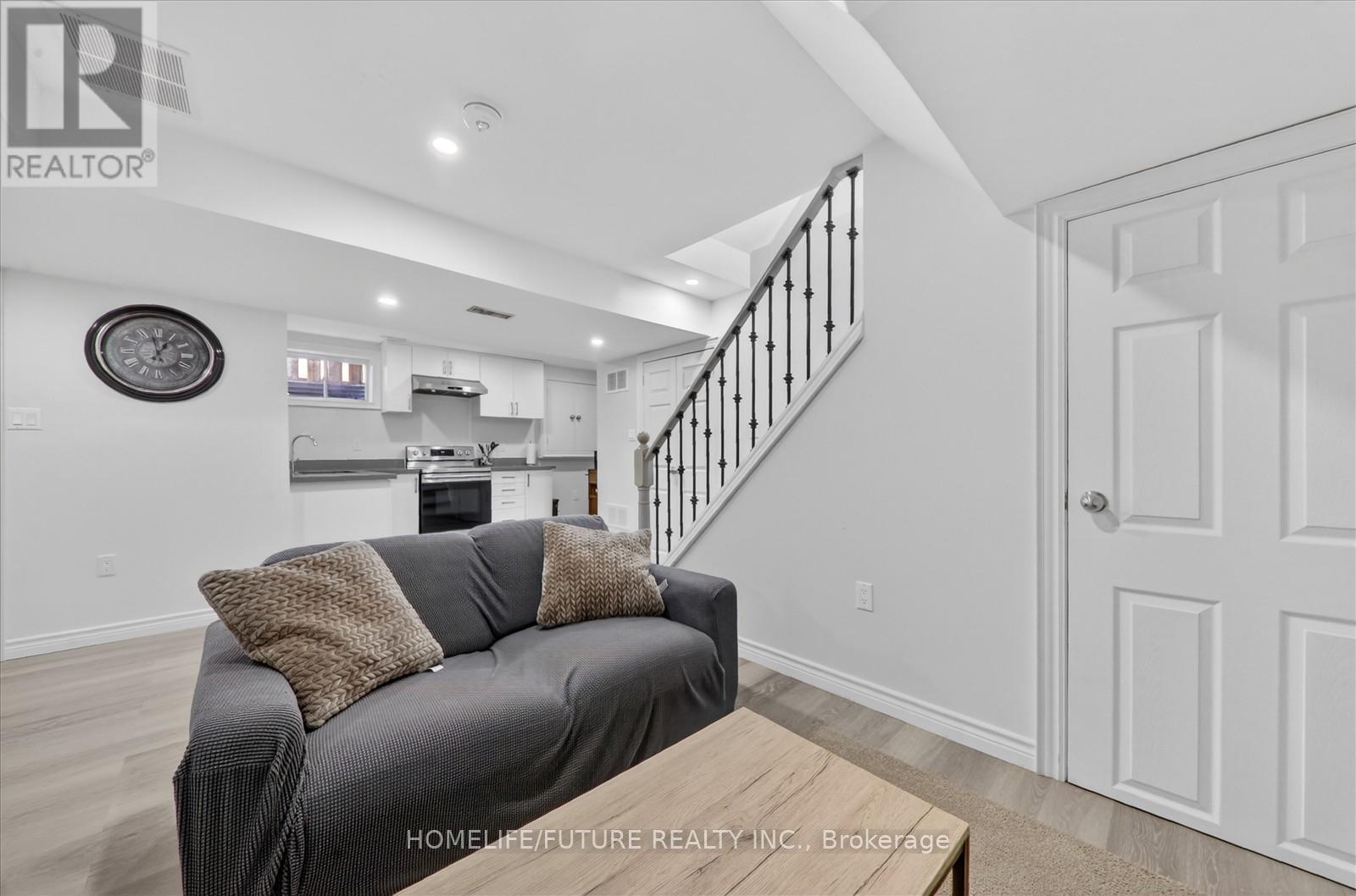 264 HOLBEACH COURT - 33