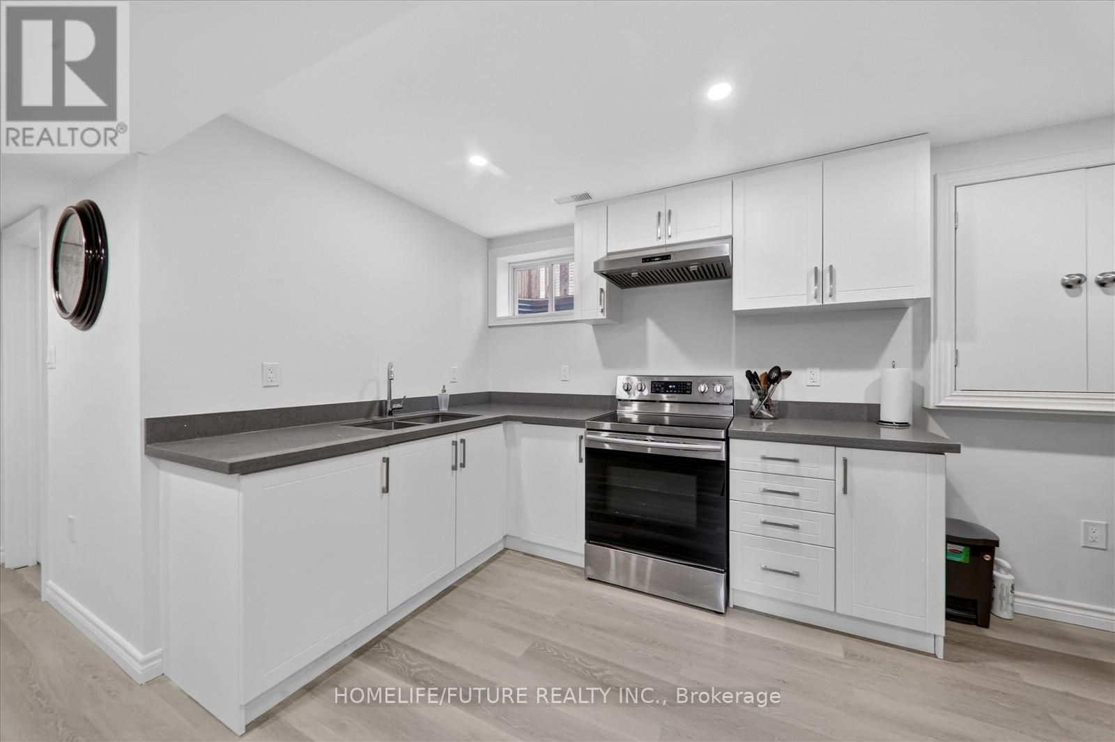 264 HOLBEACH COURT - 35