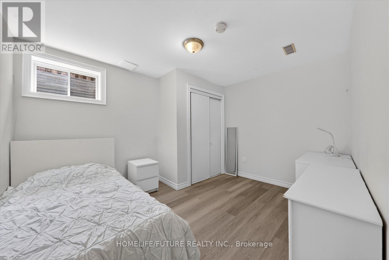 264 HOLBEACH COURT - 37