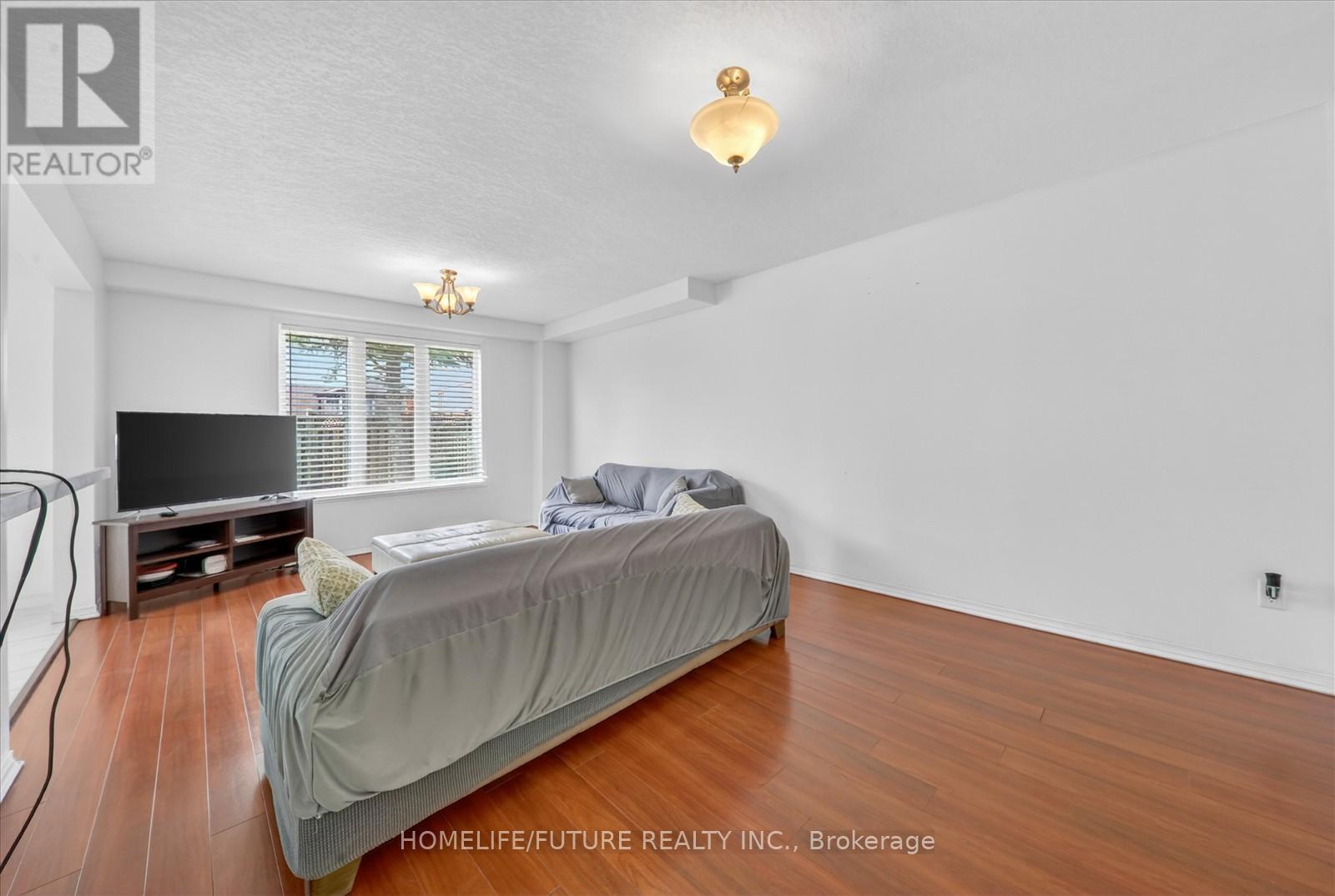264 HOLBEACH COURT - 9