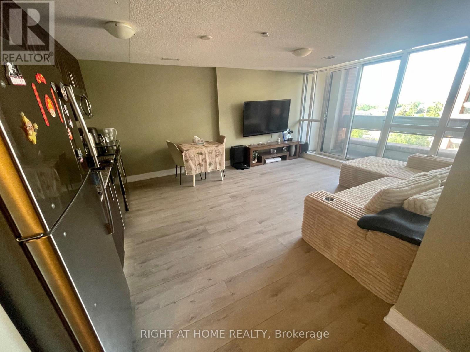 #608 3091 DUFFERIN STREET - 21