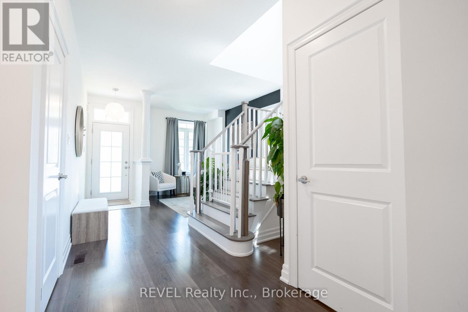 54 DOMINION CRESCENT - 4