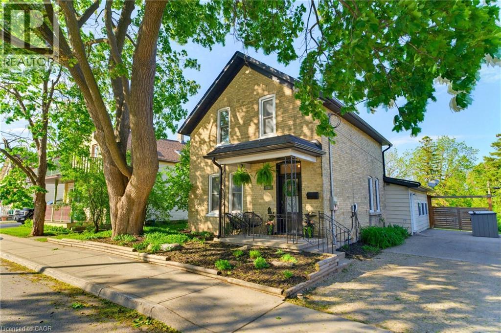 440 DUKE Street W