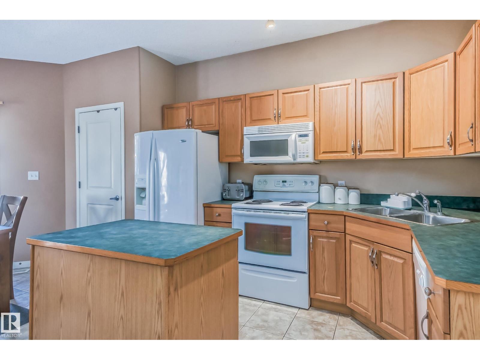 #49 8403 164 AV NW - 10